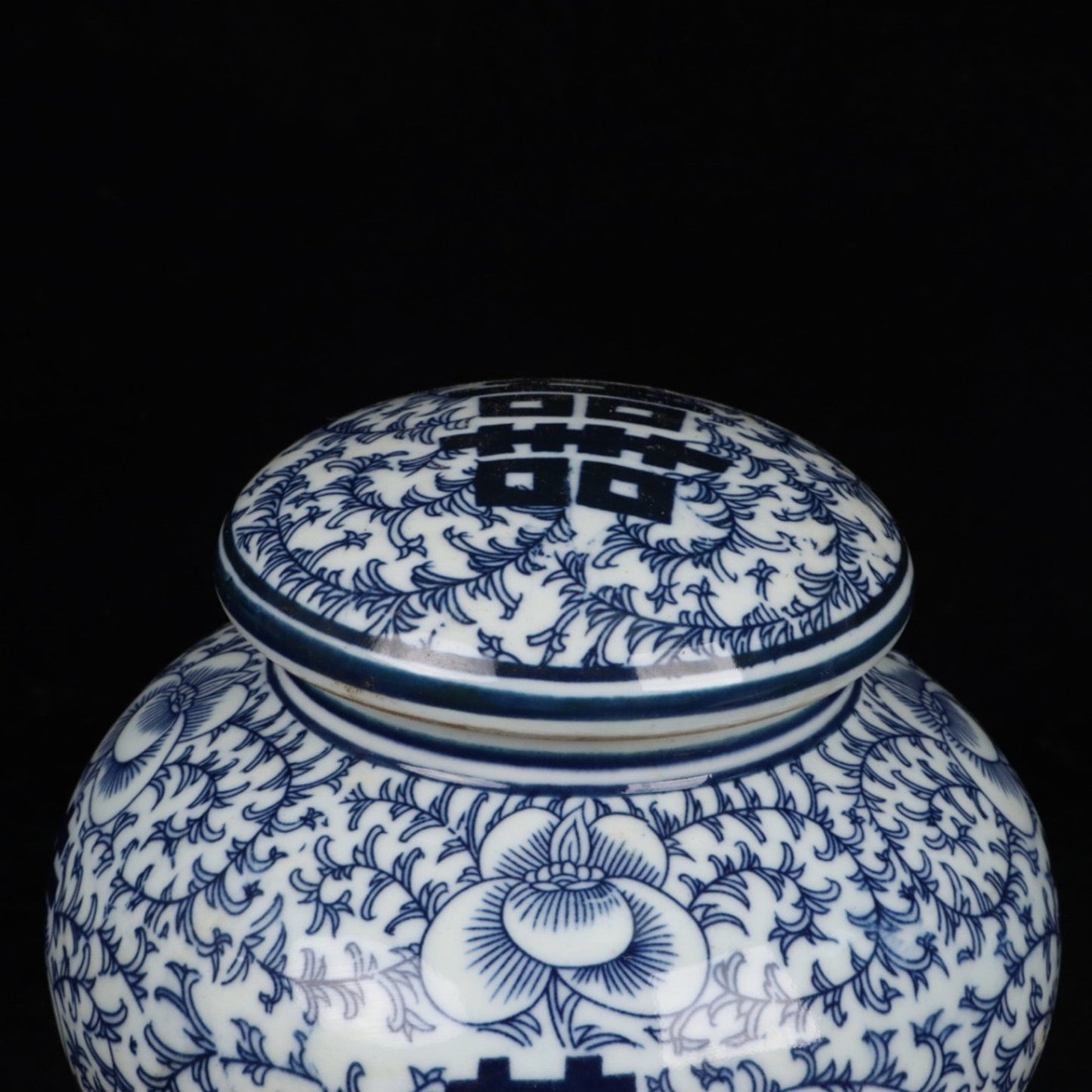 Blue and white happy character big belly lid jar