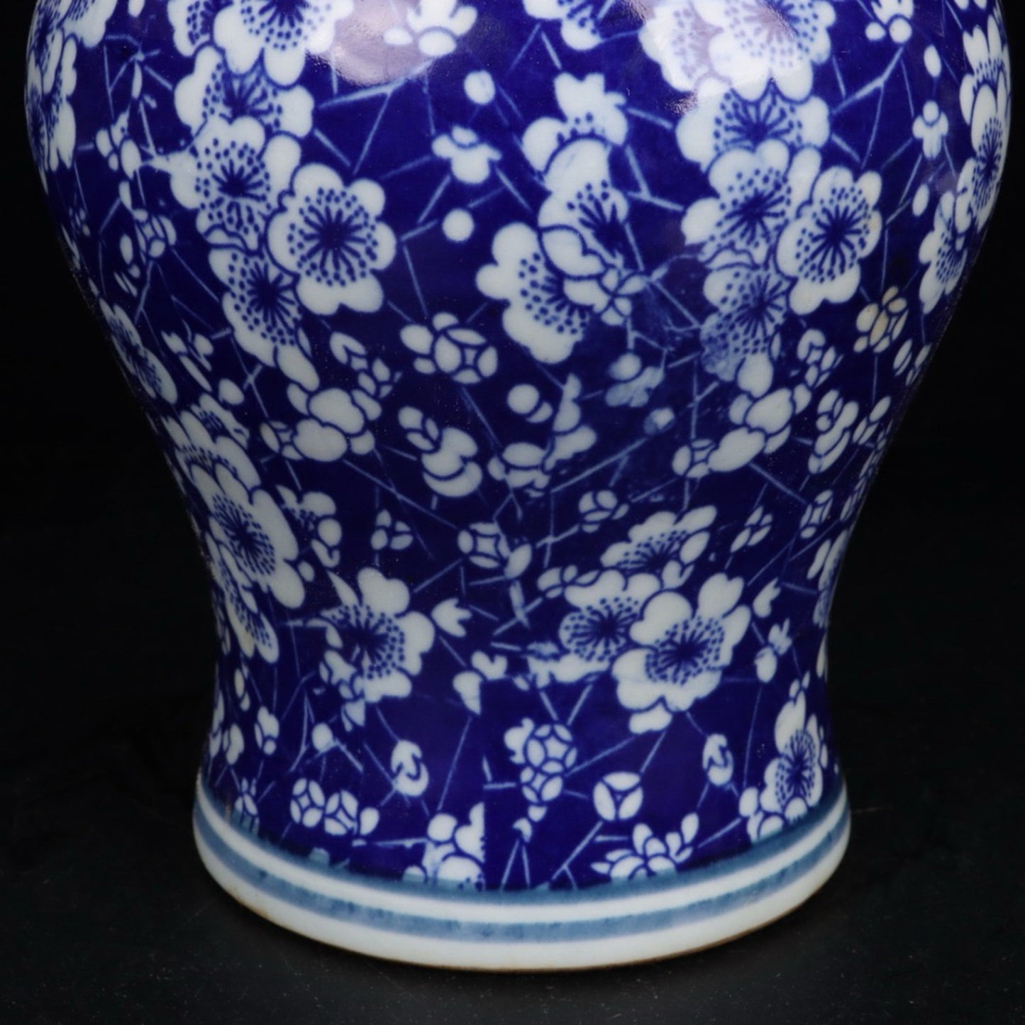 Blue and white ice plum patterned general jar