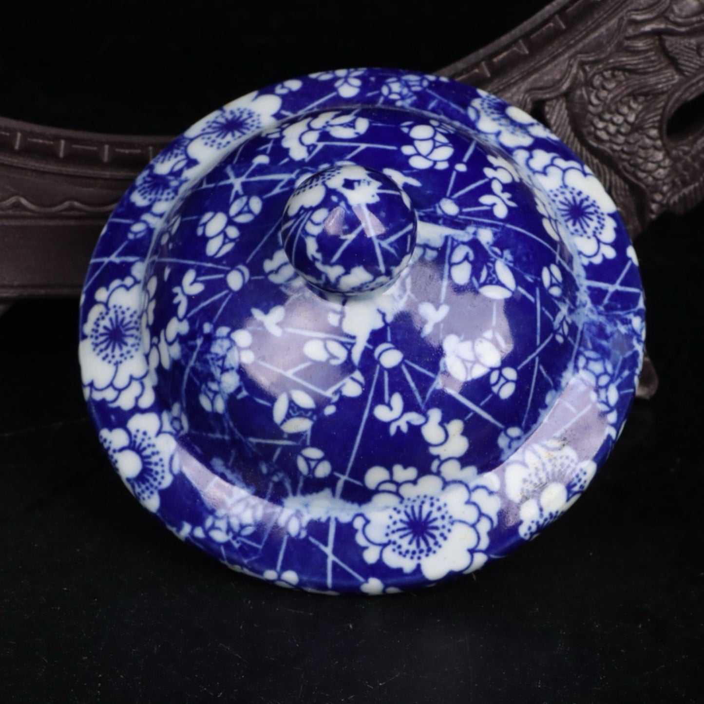 Blue and white ice plum patterned general jar