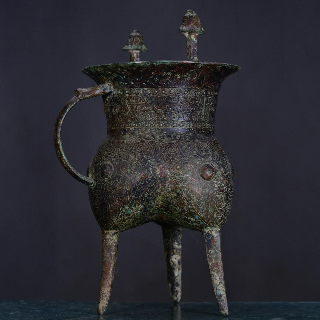 Chinese antique bronze wine container