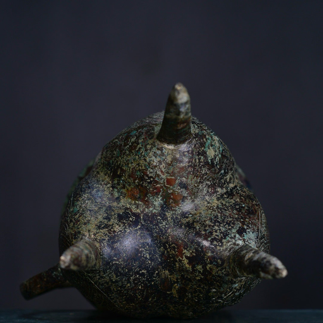 Chinese antique bronze wine container