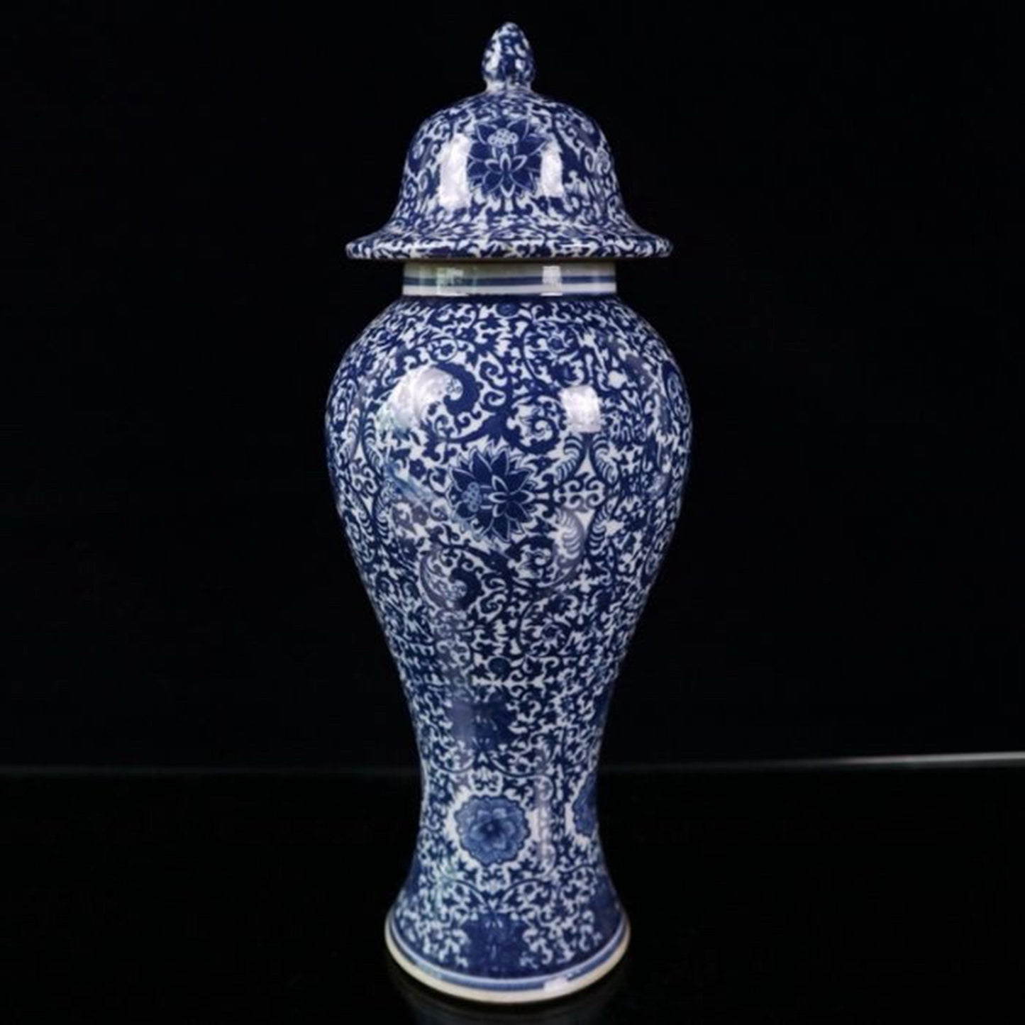 Blue and white entangled branch lotus pattern general jar
