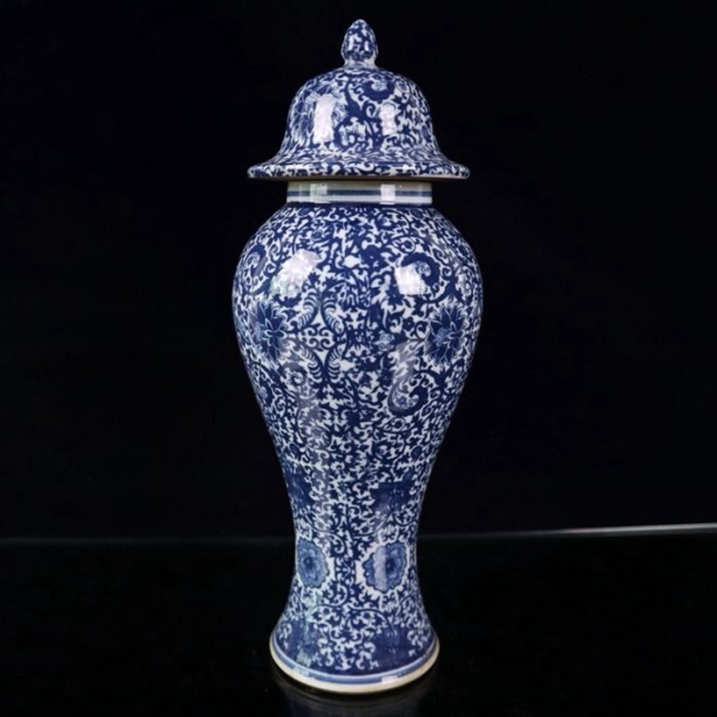 Blue and white entangled branch lotus pattern general jar