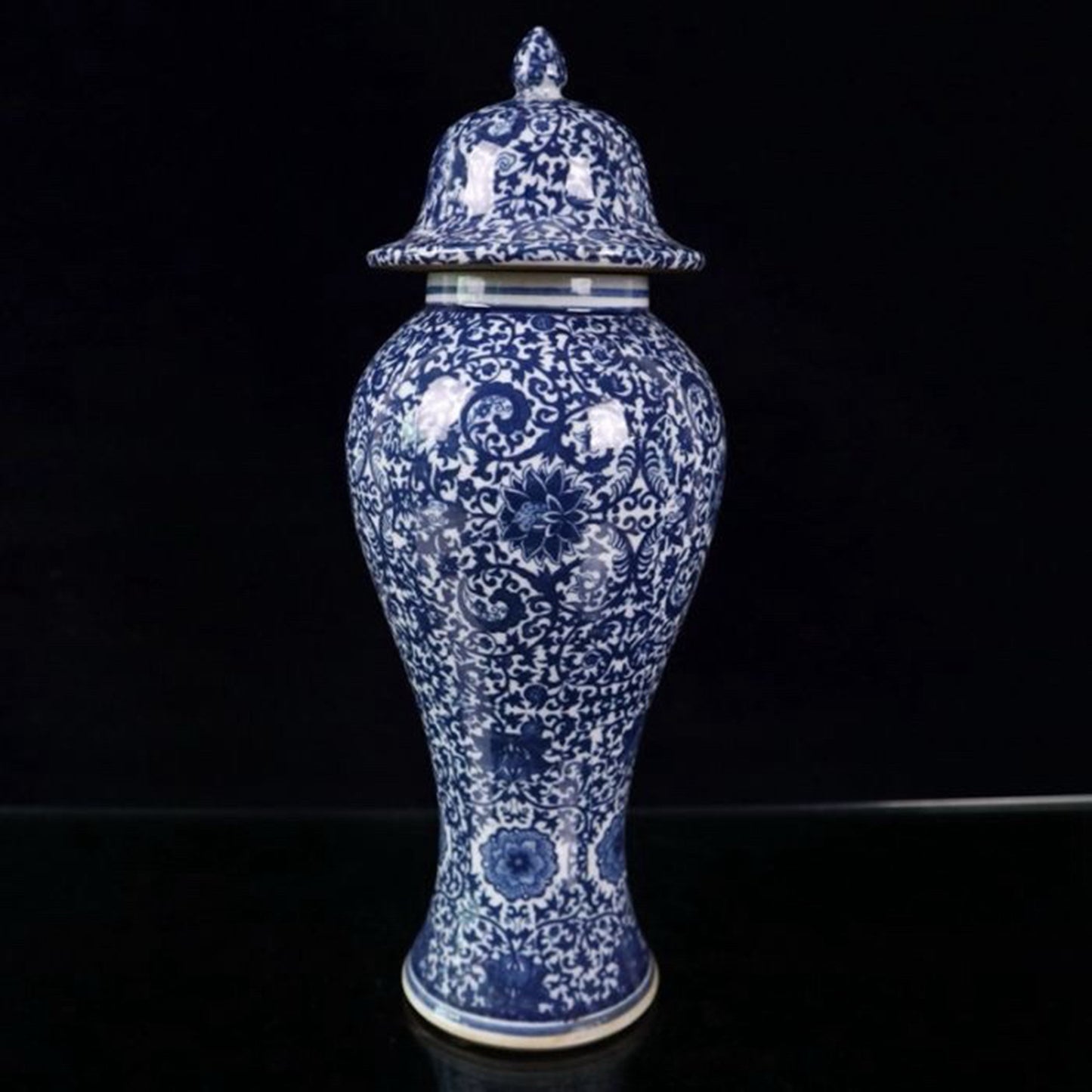 Blue and white entangled branch lotus pattern general jar