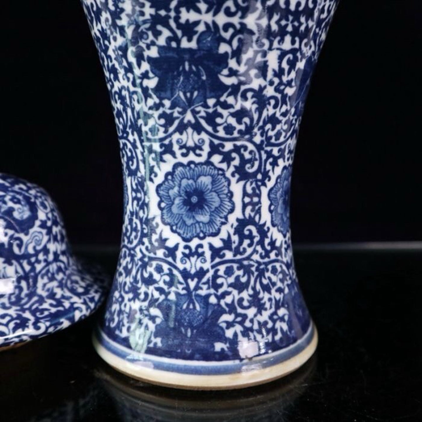 Blue and white entangled branch lotus pattern general jar