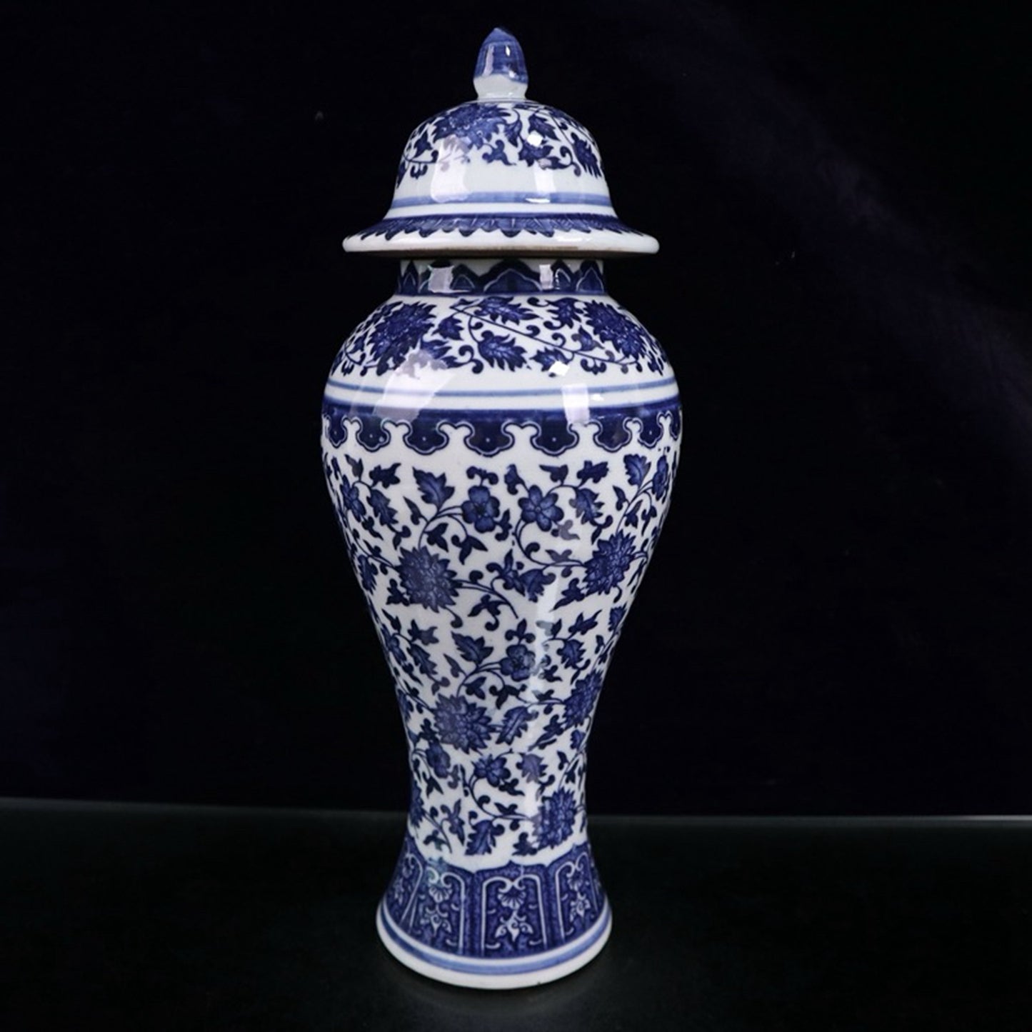 Blue and white entangled branch lotus pattern general jar