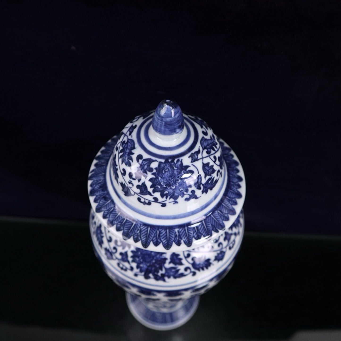 Blue and white entangled branch lotus pattern general jar
