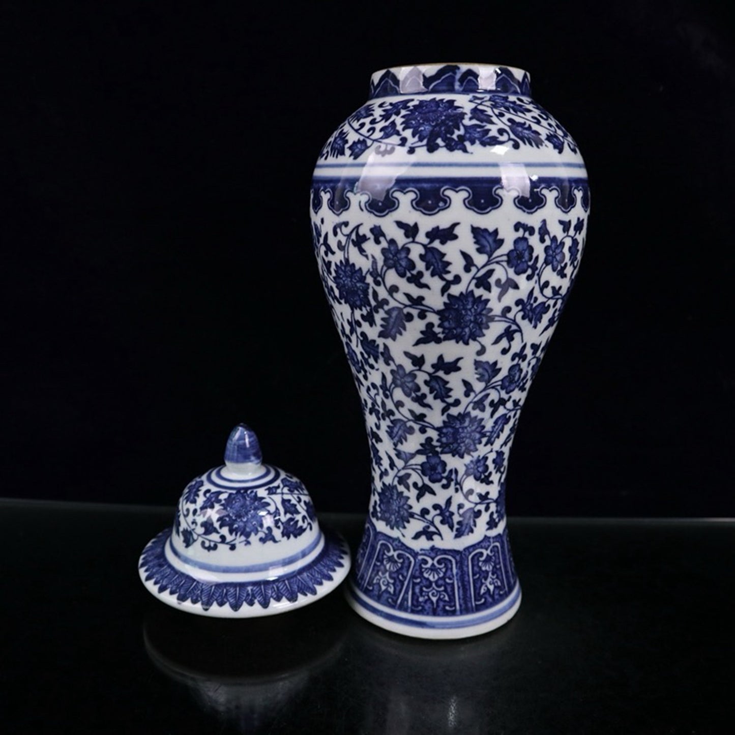 Blue and white entangled branch lotus pattern general jar