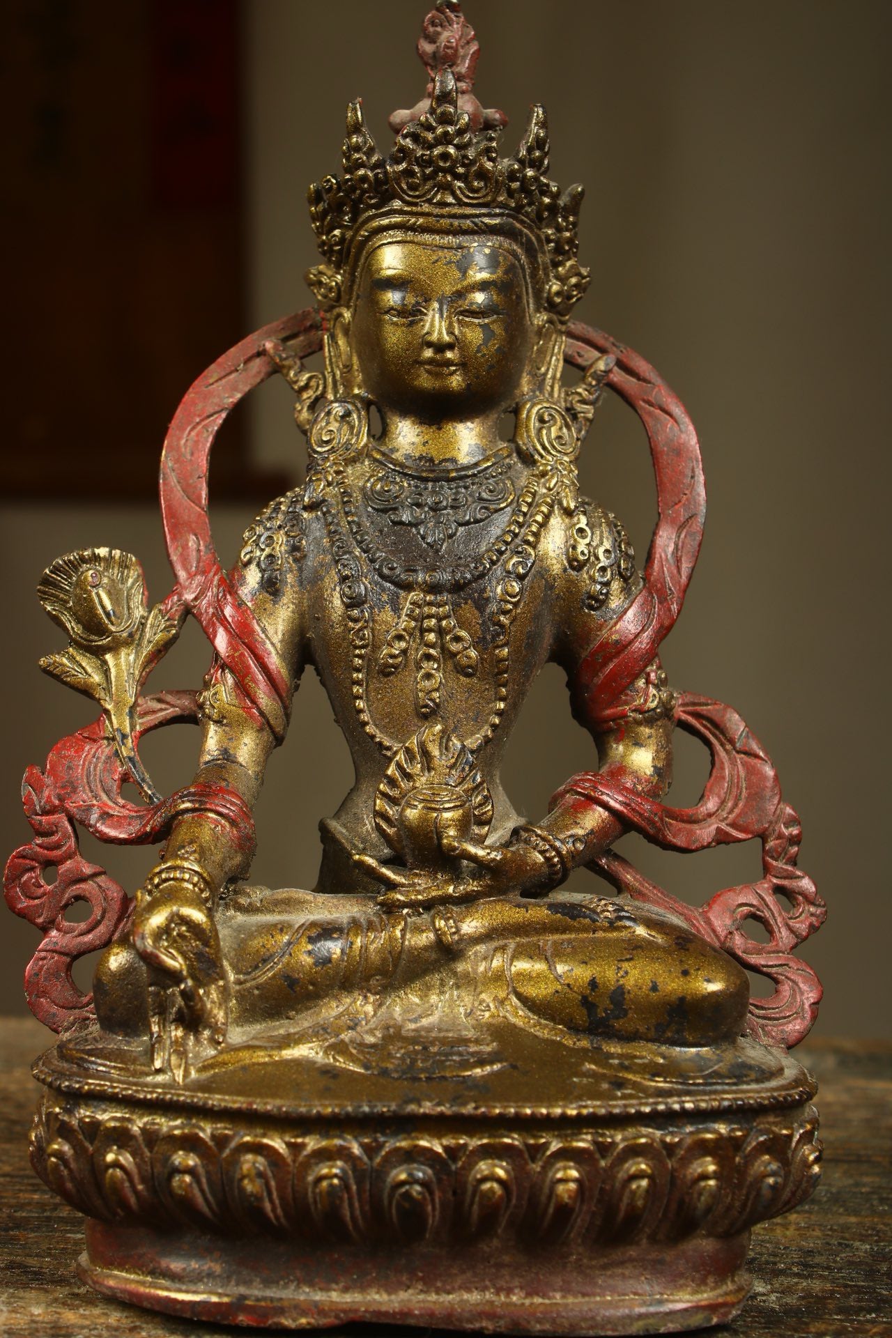 Chinese antique bronze gilded handmade statue of a Tibetan king