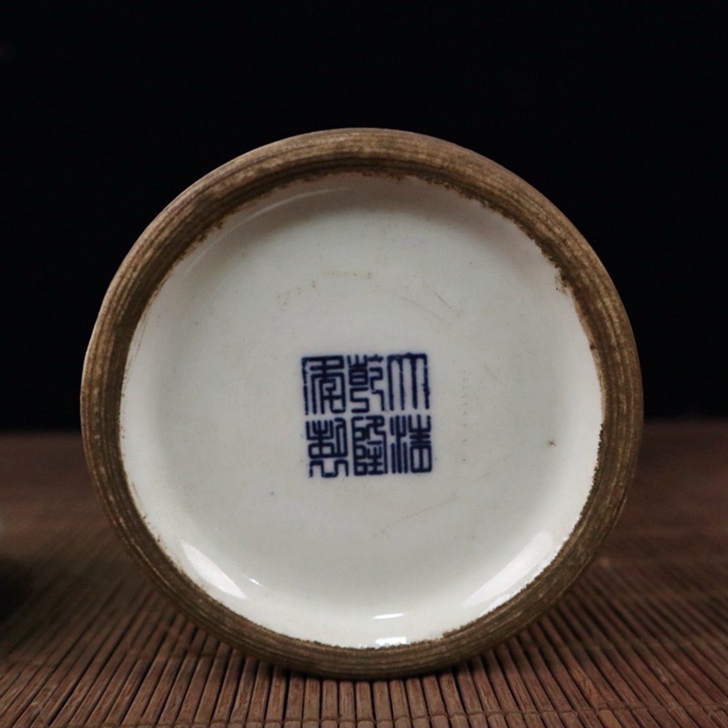 Blue and white landscape pattern general jar