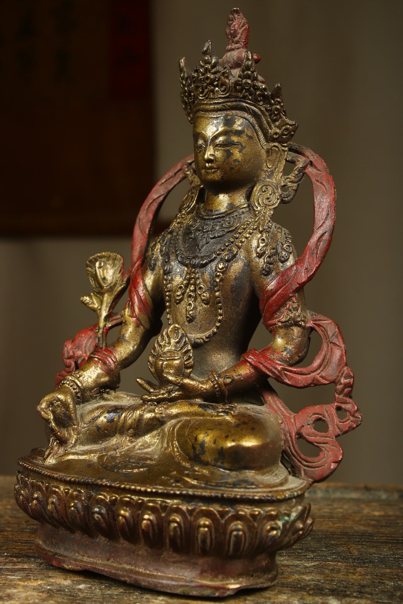 Chinese antique bronze gilded handmade statue of a Tibetan king