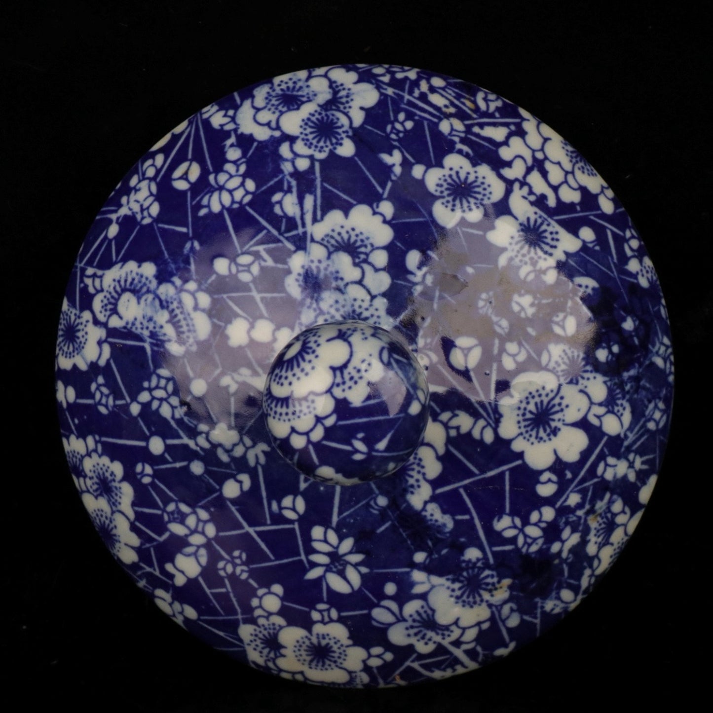Blue and white ice plum patterned large belly lid jar