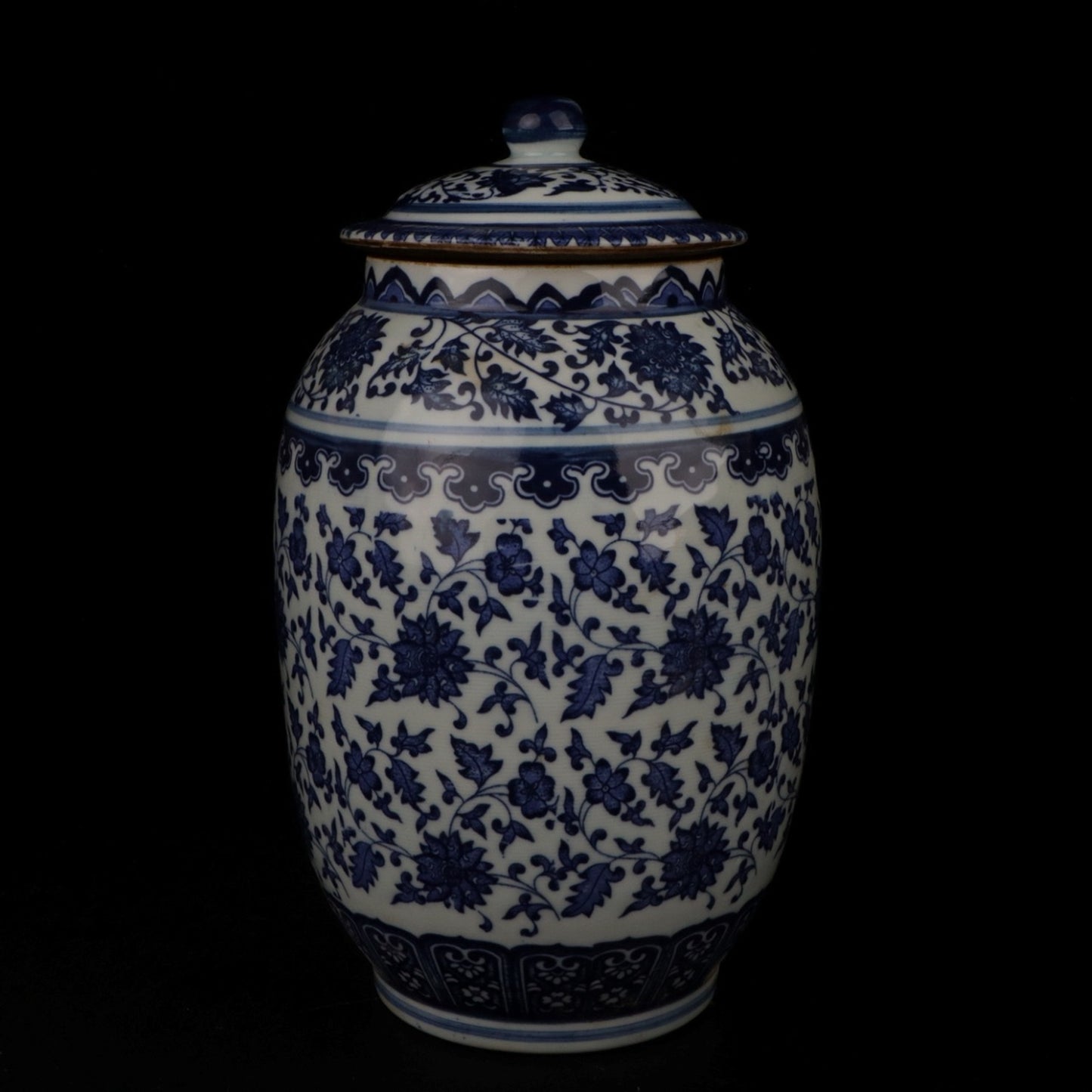 Blue and white winter melon jar with tangled branches and patterns