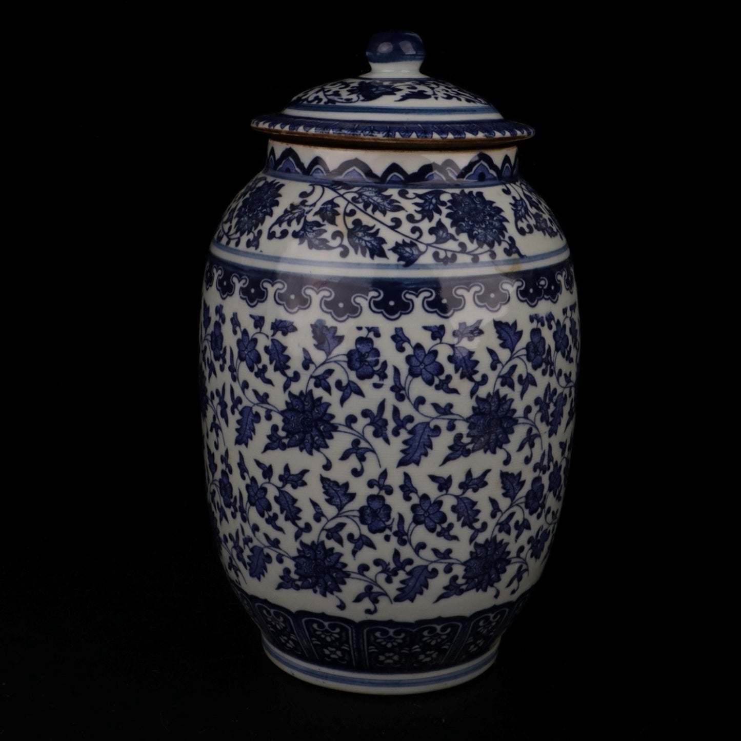 Blue and white winter melon jar with tangled branches and patterns