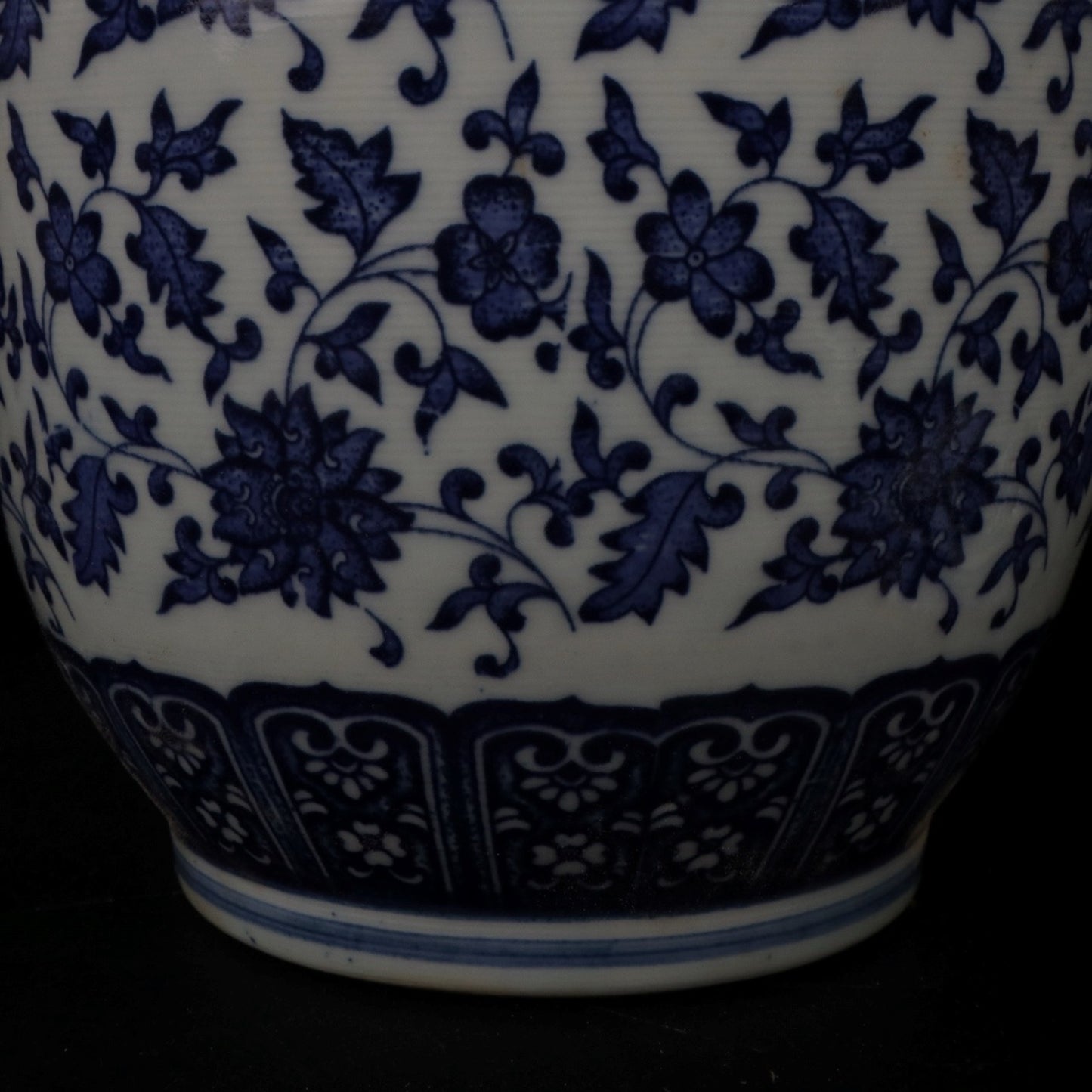 Blue and white winter melon jar with tangled branches and patterns