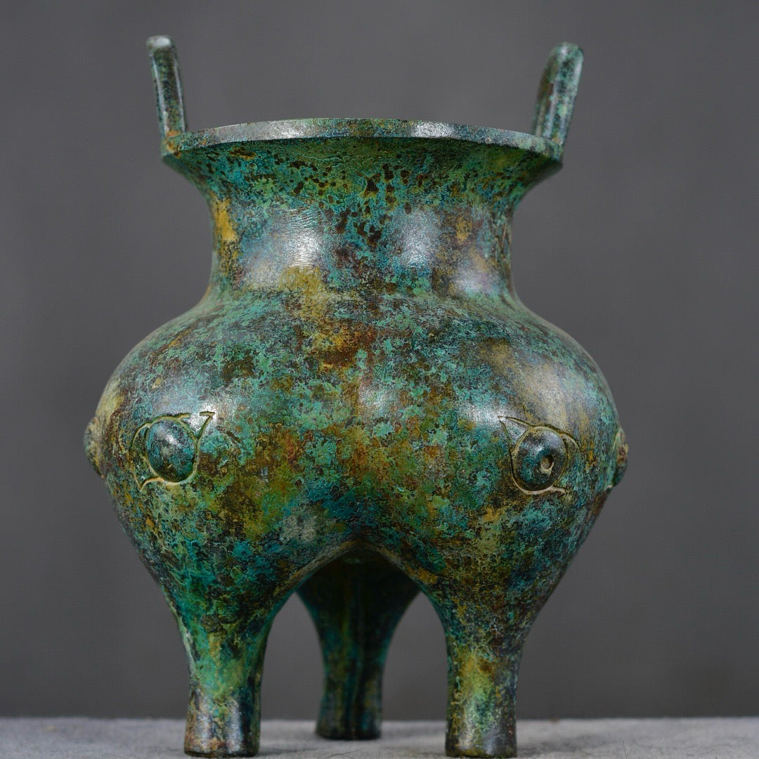Chinese antique bronze wine container