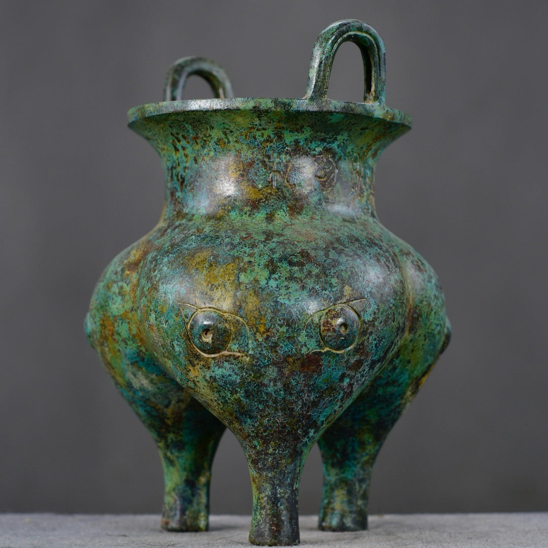 Chinese antique bronze wine container