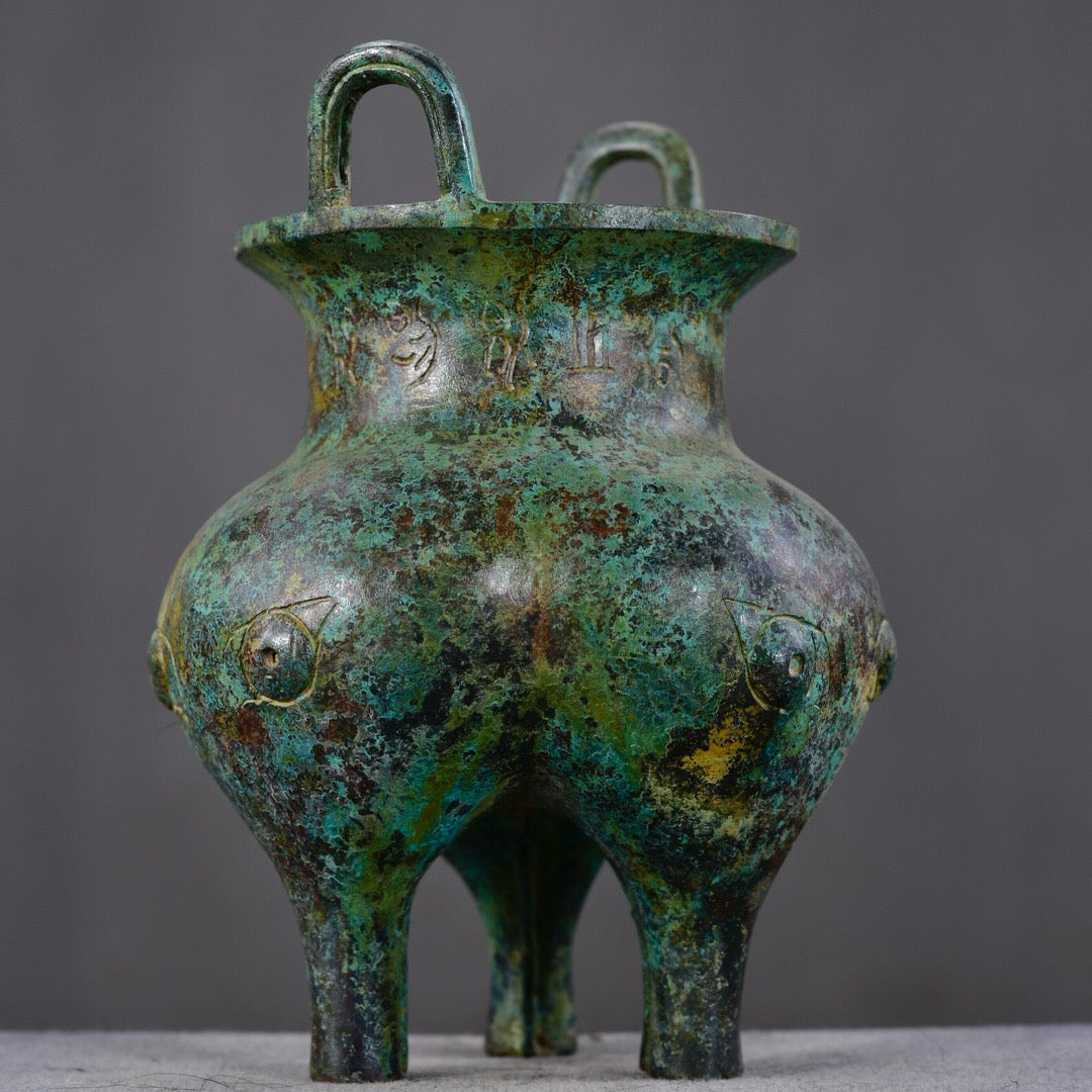 Chinese antique bronze wine container