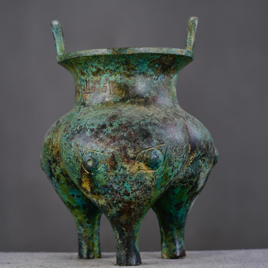 Chinese antique bronze wine container