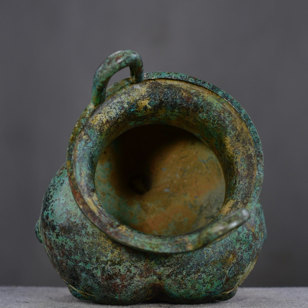 Chinese antique bronze wine container