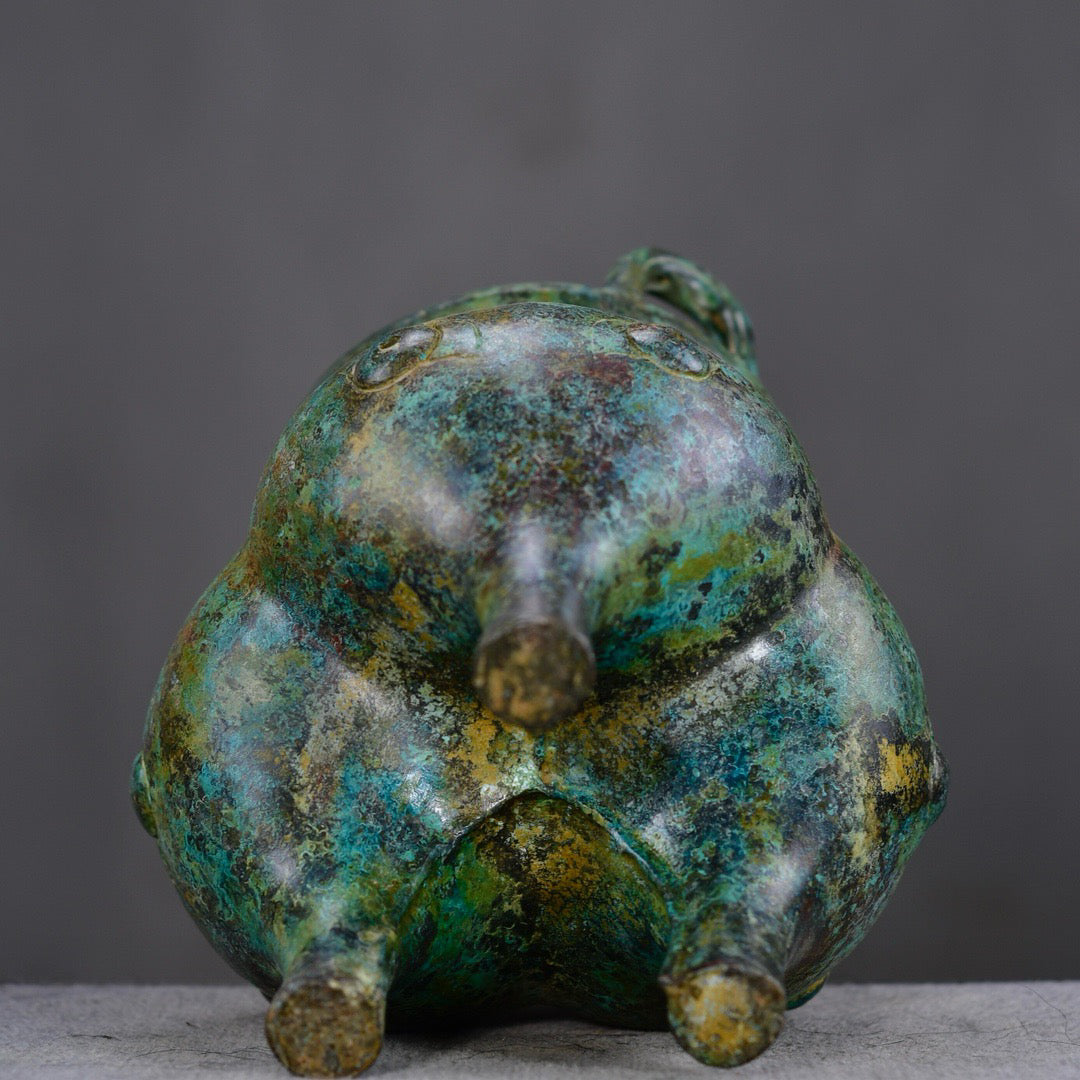 Chinese antique bronze wine container