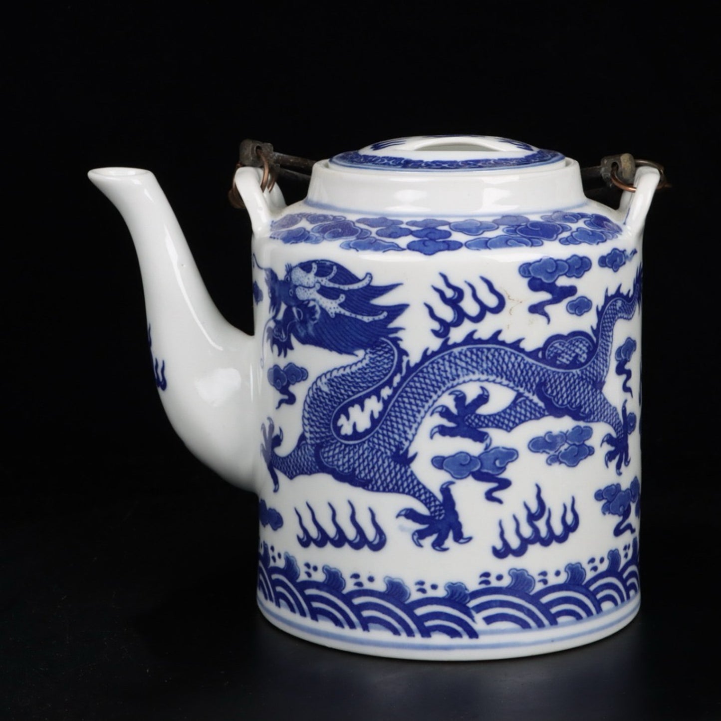 Blue and white double dragon patterned Qiao Liang teapot
