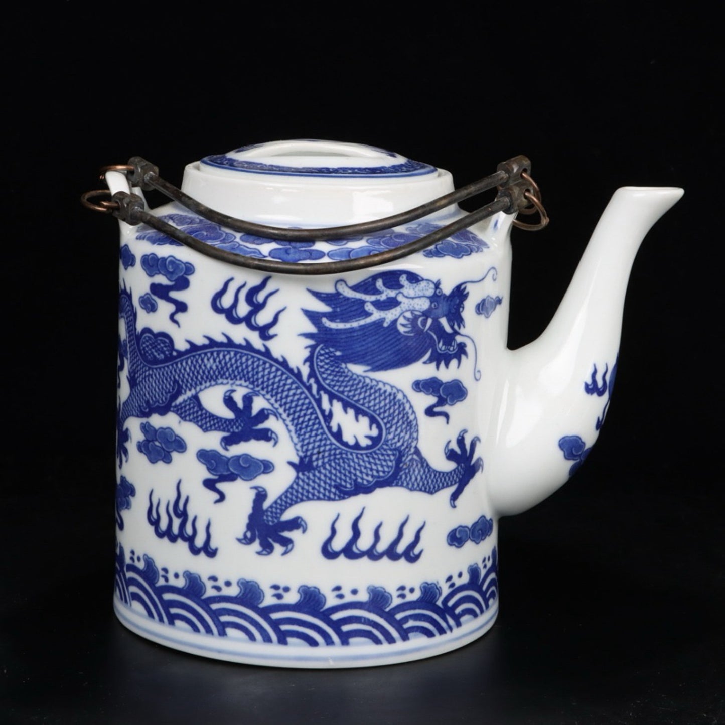Blue and white double dragon patterned Qiao Liang teapot