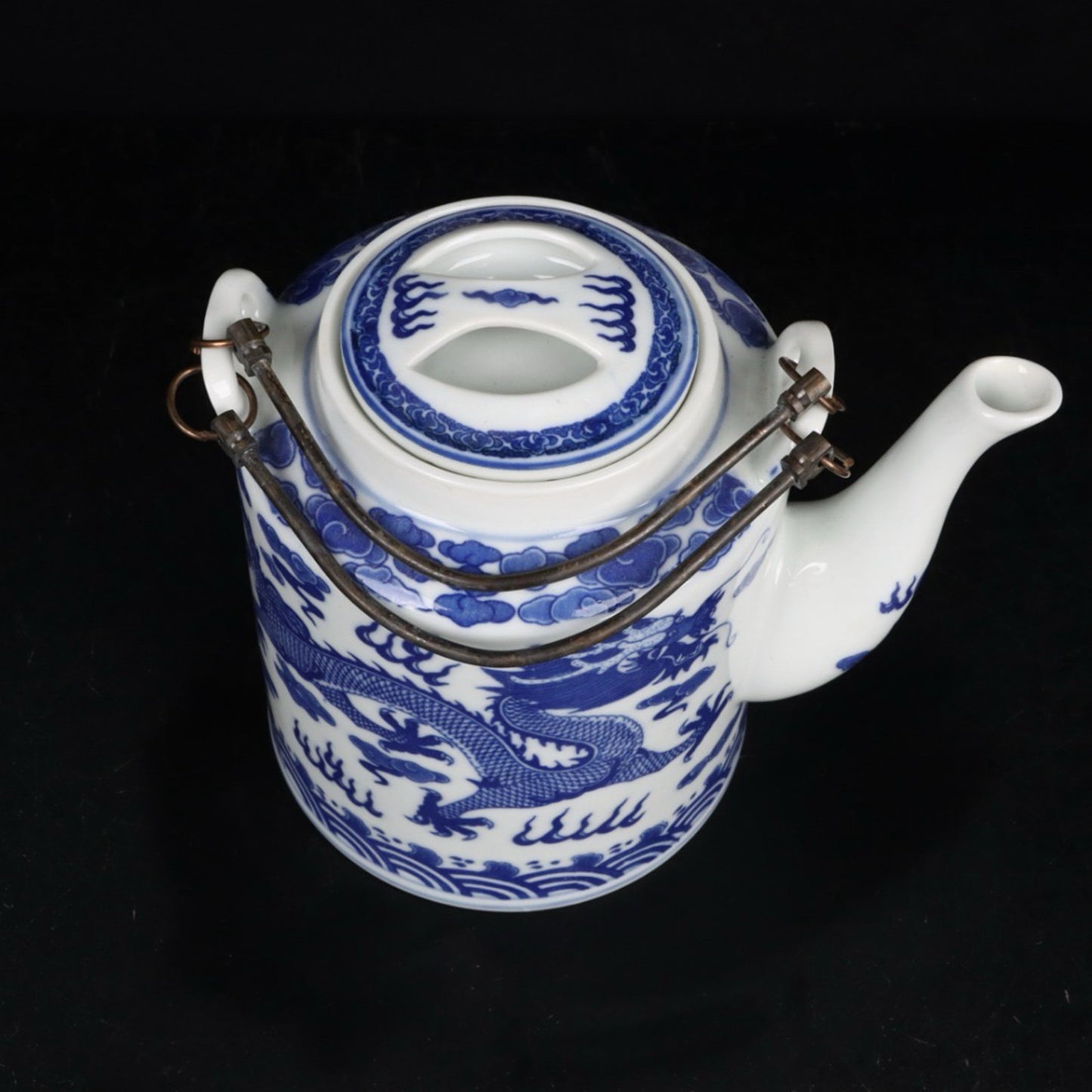 Blue and white double dragon patterned Qiao Liang teapot