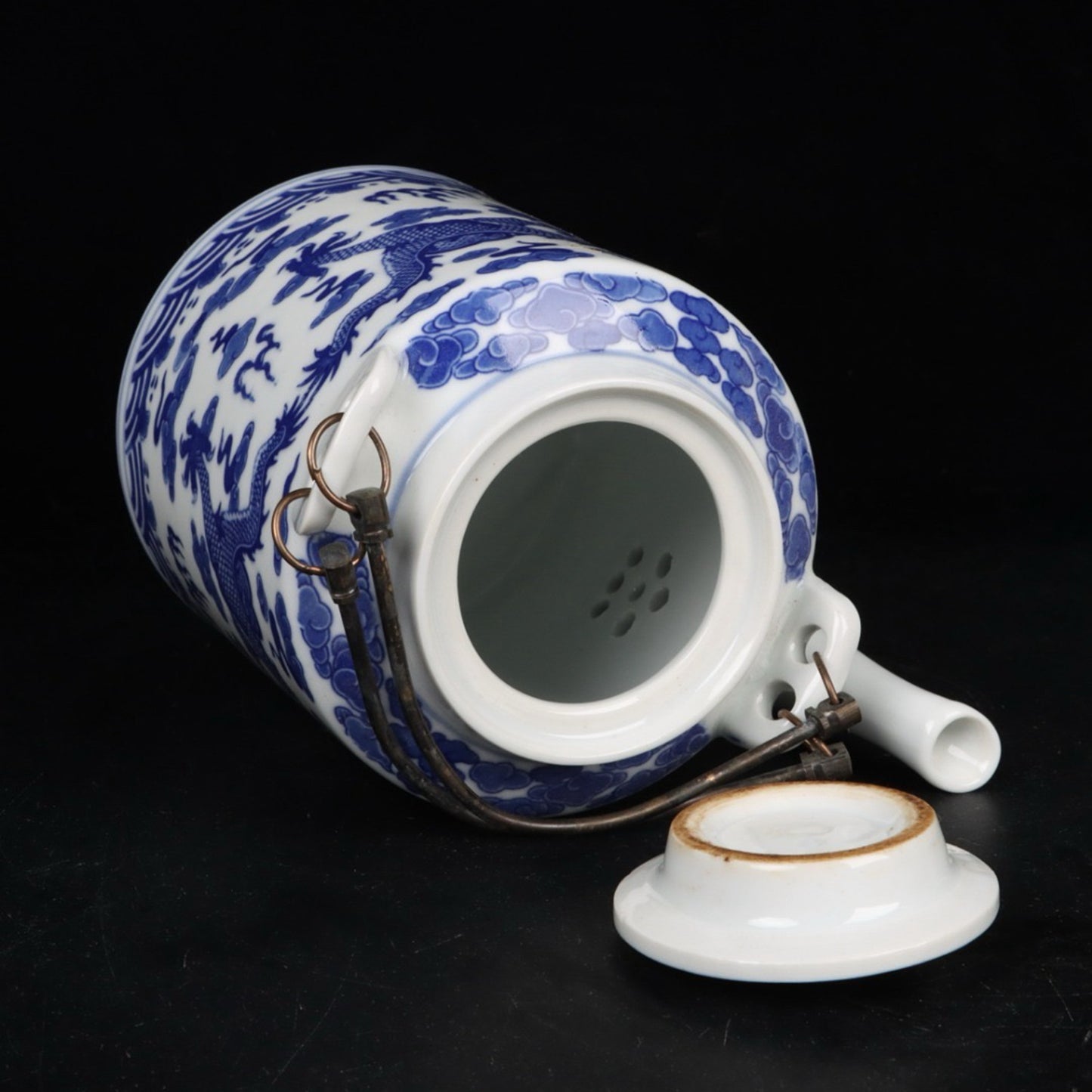 Blue and white double dragon patterned Qiao Liang teapot