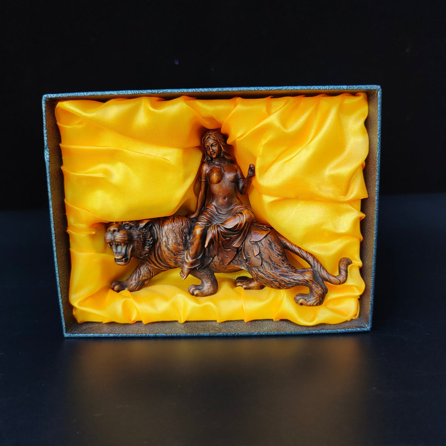 Collected boxwood carved beauty tiger ornaments, furniture ornaments