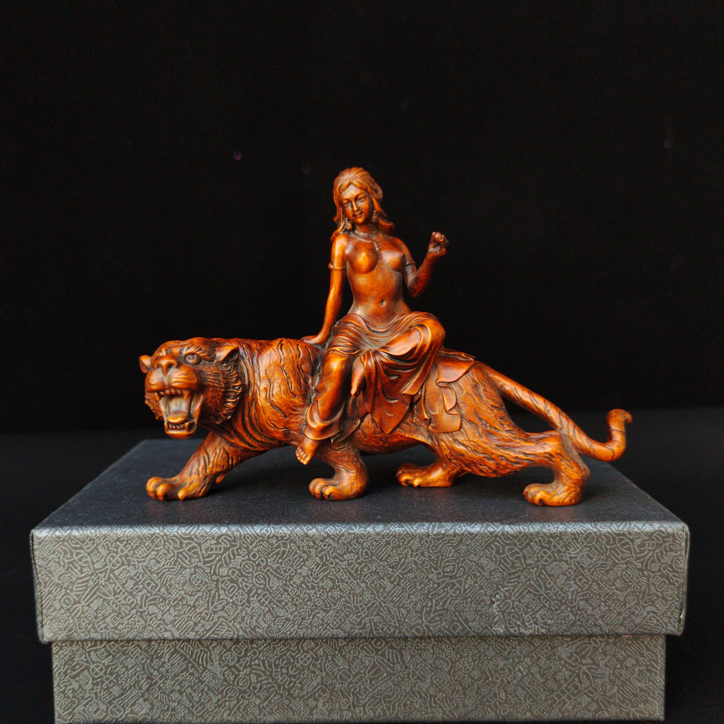 Collected boxwood carved beauty tiger ornaments, furniture ornaments