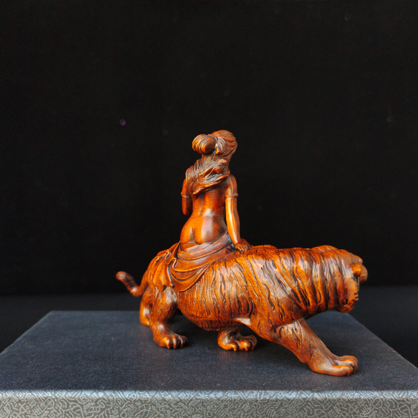 Collected boxwood carved beauty tiger ornaments, furniture ornaments
