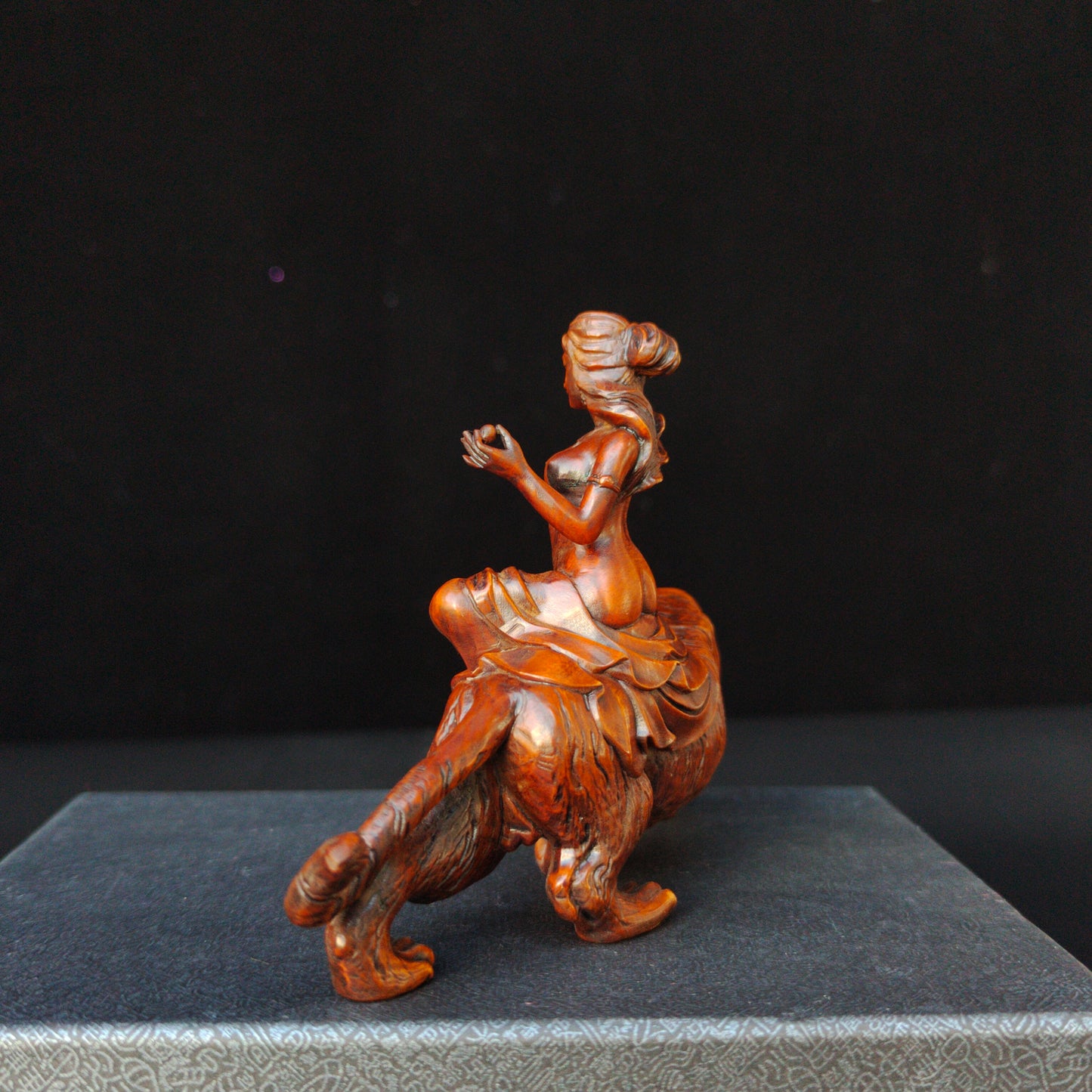 Collected boxwood carved beauty tiger ornaments, furniture ornaments