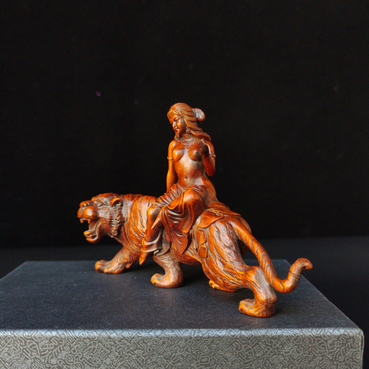 Collected boxwood carved beauty tiger ornaments, furniture ornaments