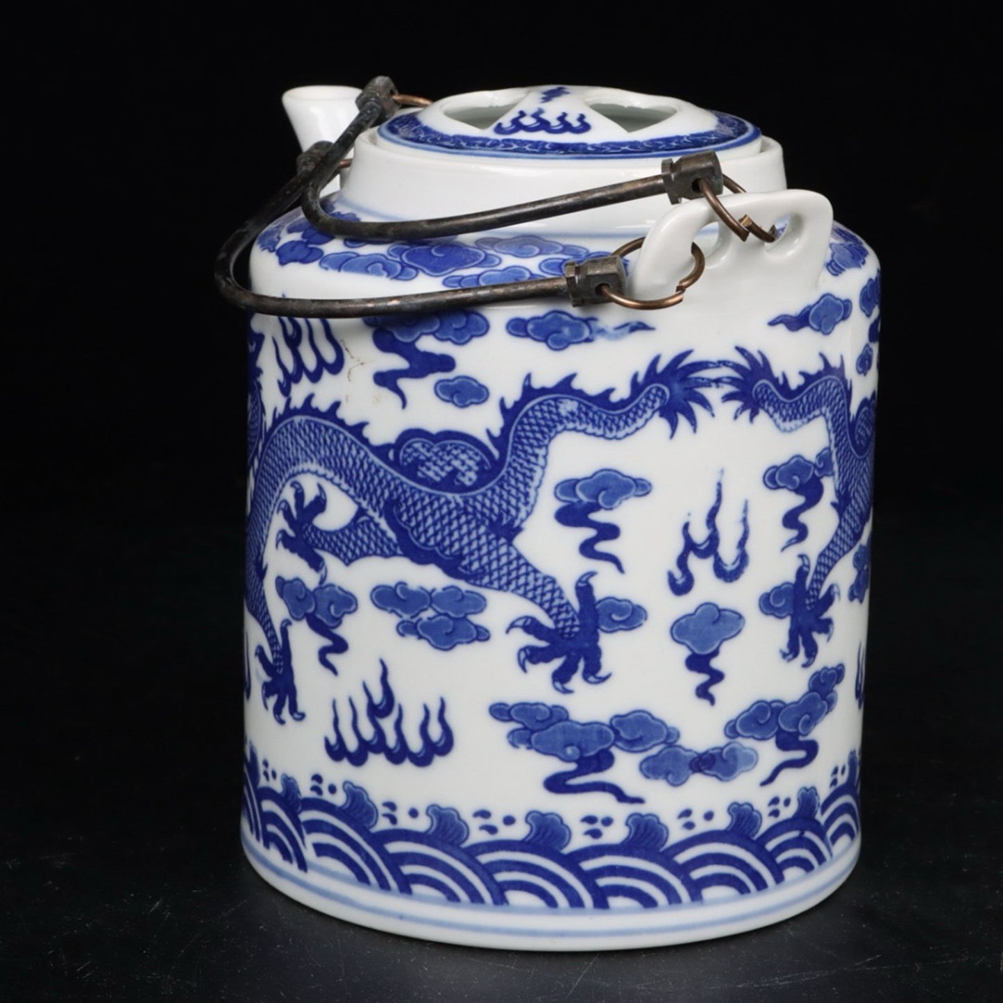 Blue and white double dragon patterned Qiao Liang teapot