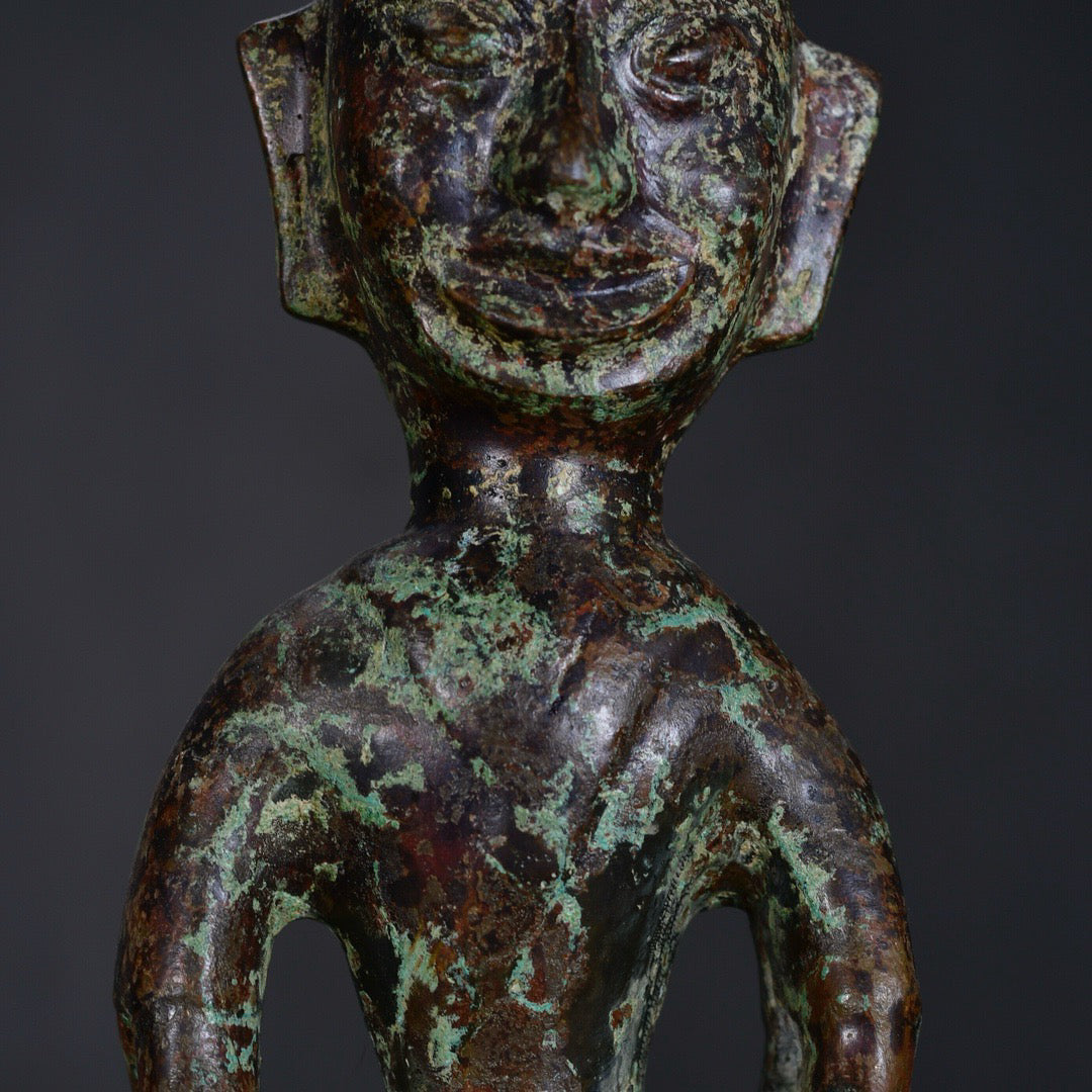 Chinese Antique Sanxingdui Bronze Kneeling Man