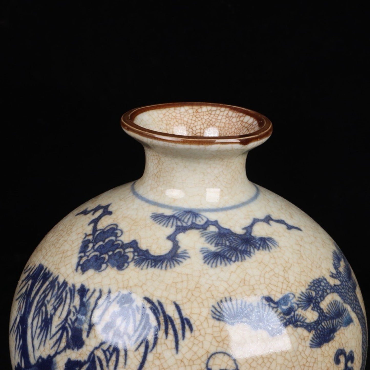Blue and white pomegranate vase with a pattern of descending from Guigu Mountain