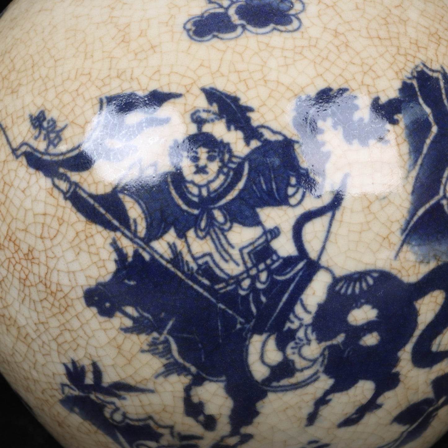 Blue and white pomegranate vase with a pattern of descending from Guigu Mountain