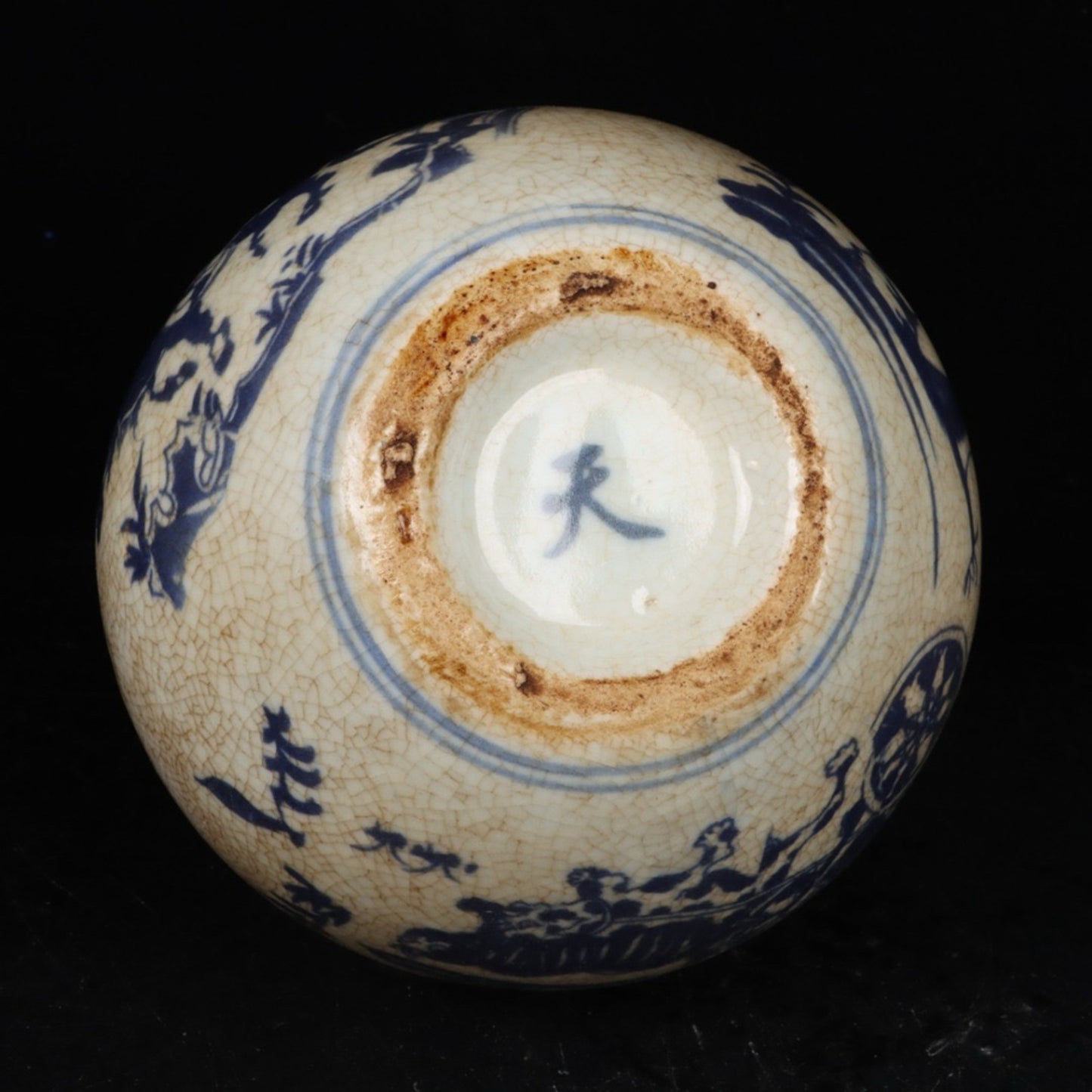 Blue and white pomegranate vase with a pattern of descending from Guigu Mountain