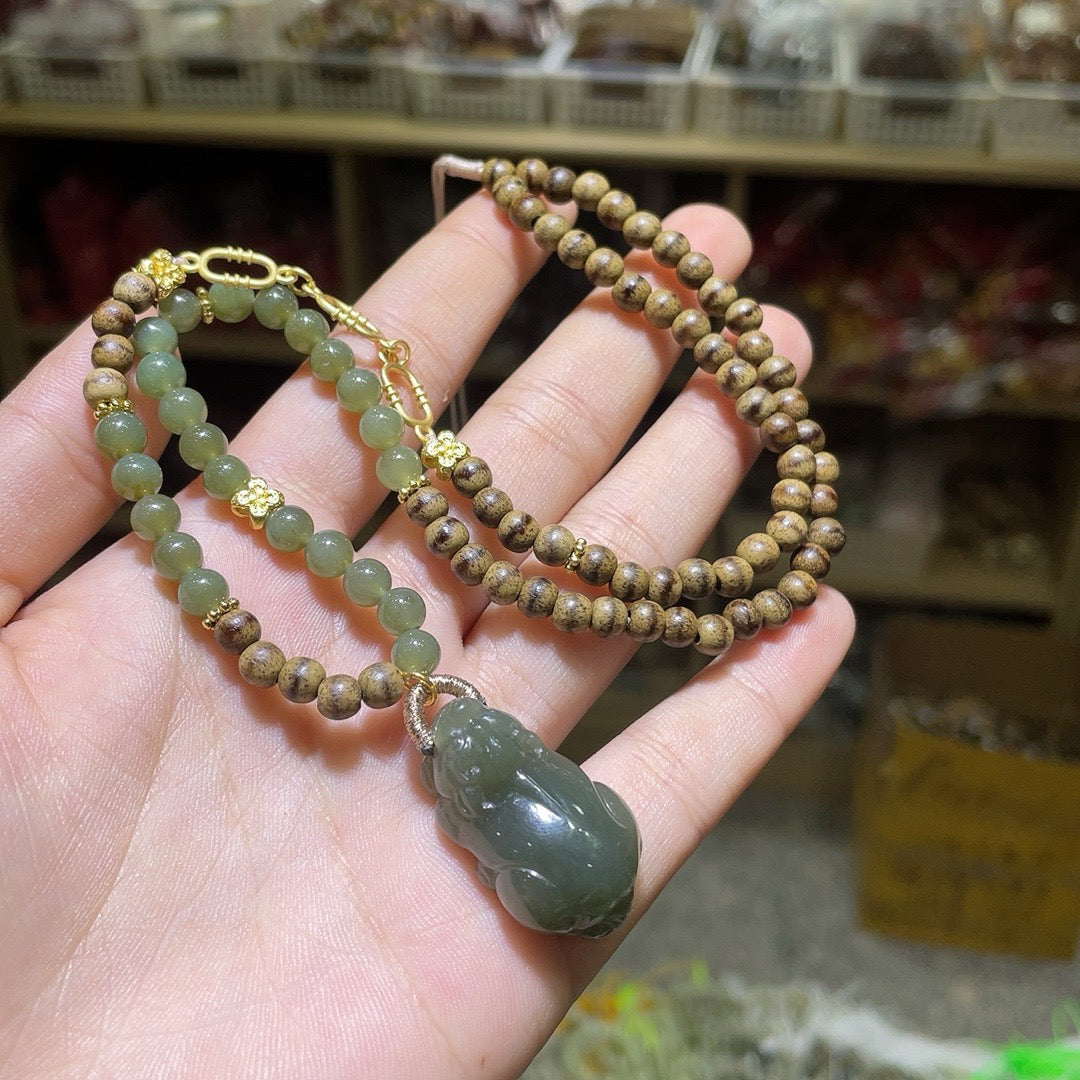 Chenxiang Plus Hetian Yuqing Water Brave Creature Necklace