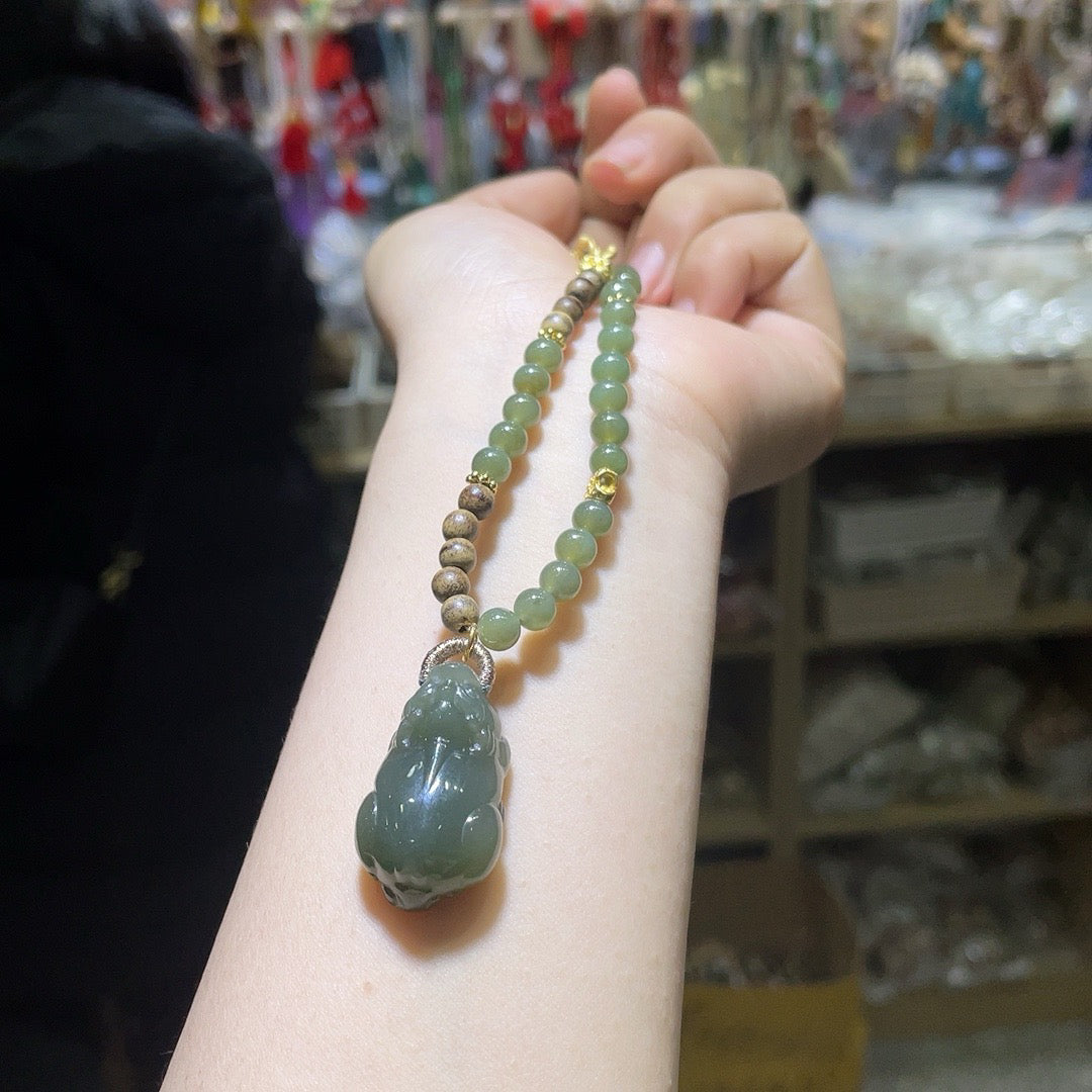 Chenxiang Plus Hetian Yuqing Water Brave Creature Necklace