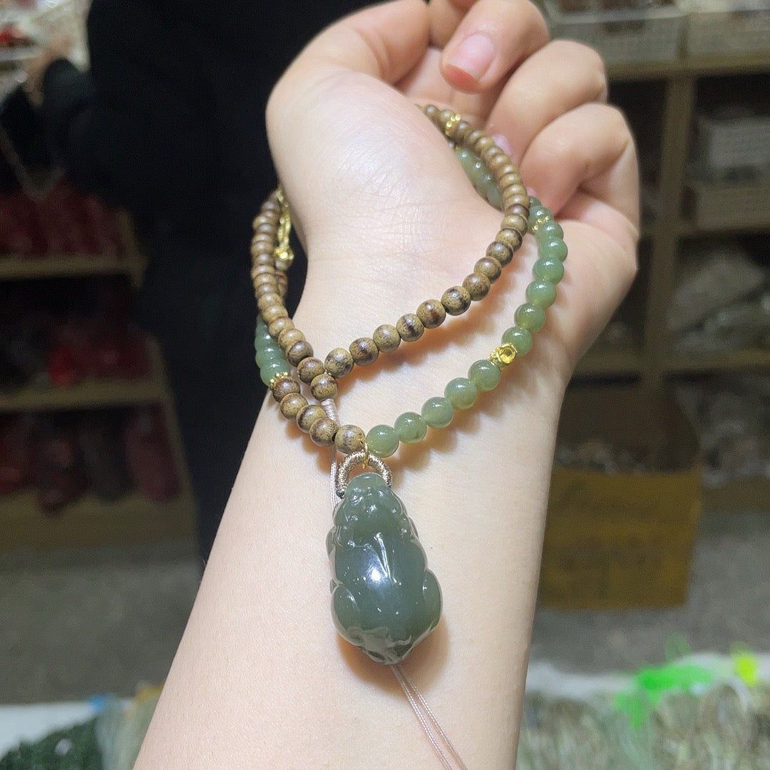 Chenxiang Plus Hetian Yuqing Water Brave Creature Necklace