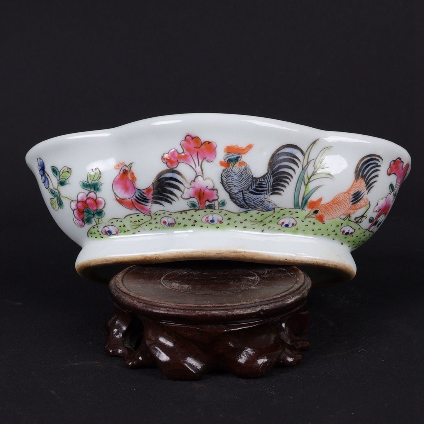 Pink colored rooster picture narcissus basin