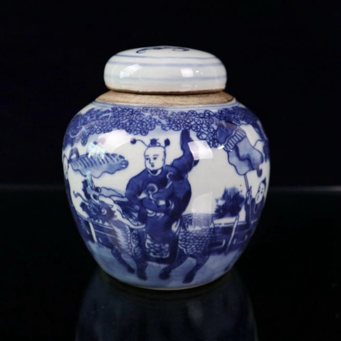 Blue and white Kirin with a patterned lid jar for sending children