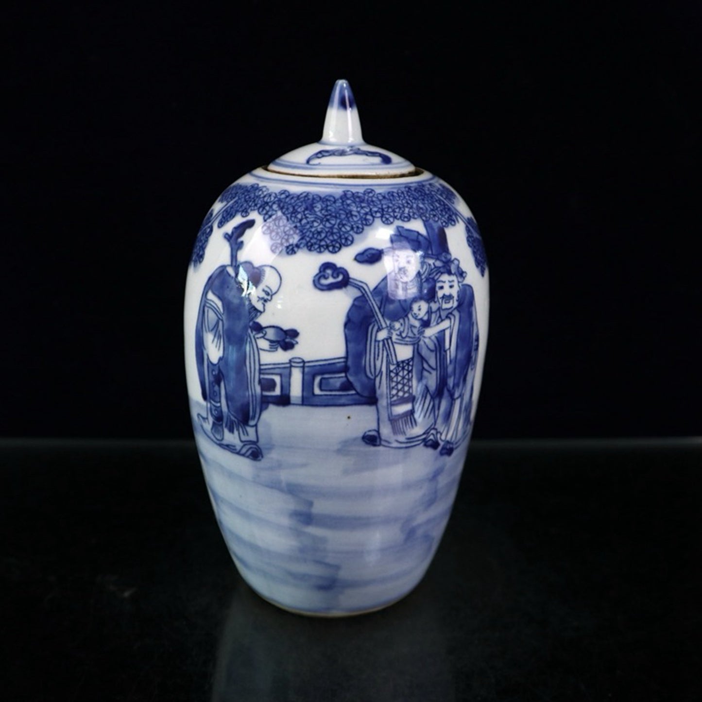Blue and white figure patterned winter melon jar