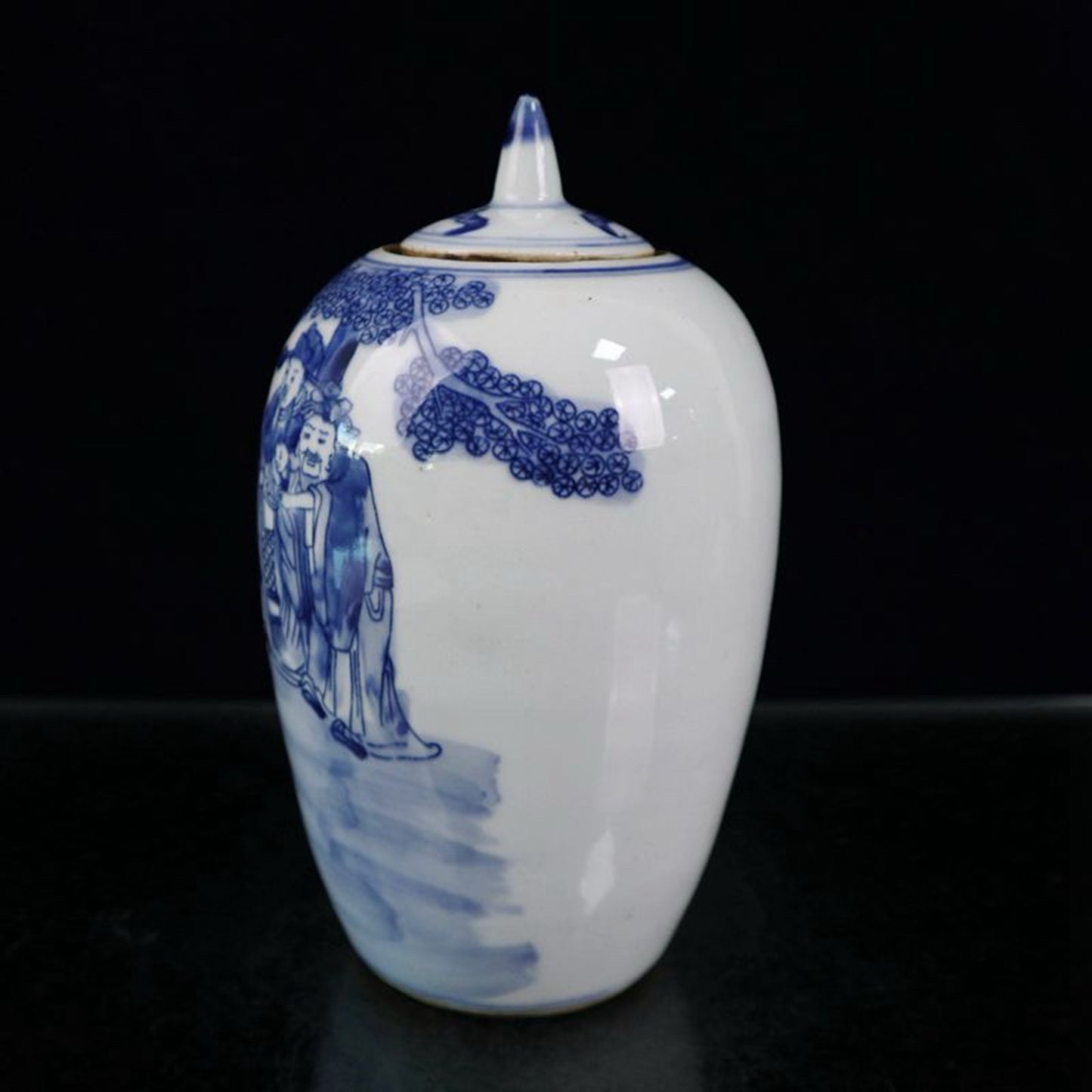 Blue and white figure patterned winter melon jar