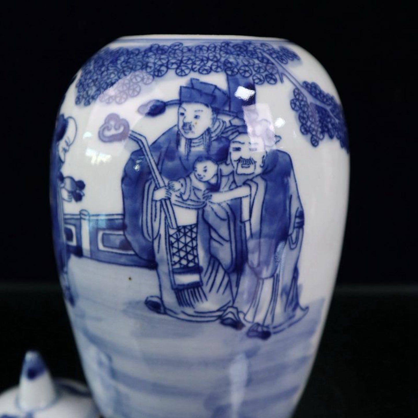Blue and white figure patterned winter melon jar