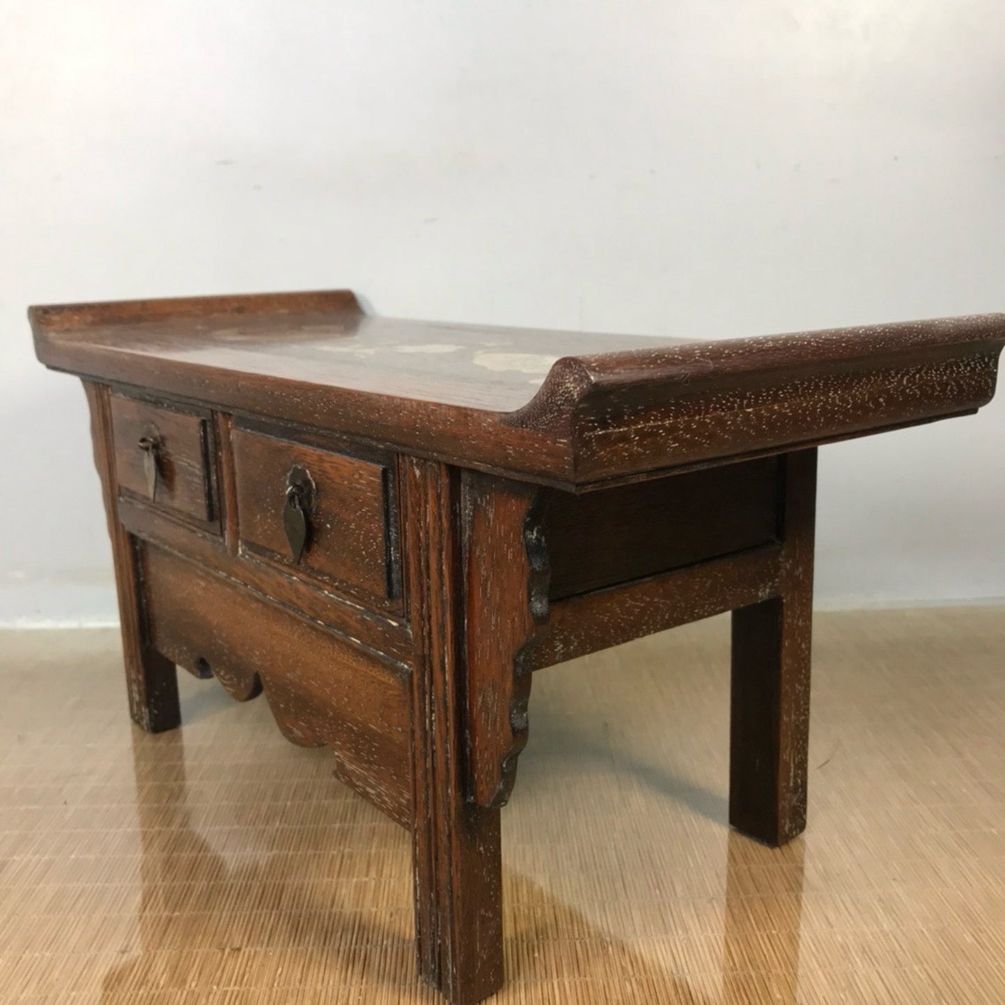 Chinese antique rosewood inlaid shell case