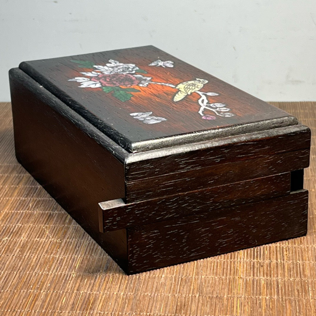 Chinese antique blood sandalwood inlaid with seashells carved with autumn chrysanthemums competing for beauty mechanism box