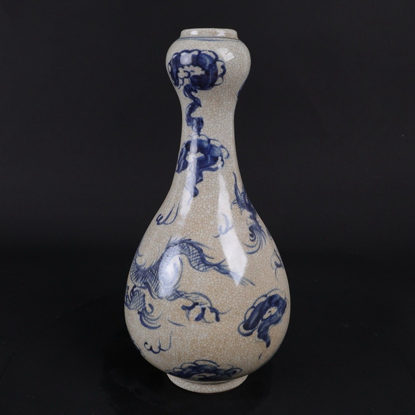 Blue and white sliced dragon text garlic bottle